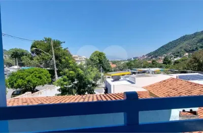 Casa com 4 quartos à venda na Rua Mário Joaquim Santana, São Francisco, Niterói