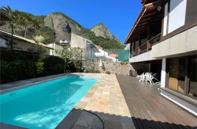 Casa com 4 quartos à venda na Rua das Camélias, Itacoatiara, Niterói