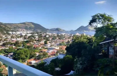 Casa com 3 quartos à venda na Rua Clara Nunes, São Francisco, Niterói