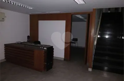 Prédio à venda na Rua Doutor Porciúncula, Venda da Cruz, São Gonçalo