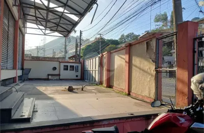 Prédio à venda na Rua Doutor Porciúncula, Venda da Cruz, São Gonçalo
