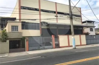 Prédio à venda na Rua Doutor Porciúncula, Venda da Cruz, São Gonçalo