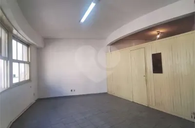Sala comercial à venda na Avenida Ernani do Amaral Peixoto, Centro, Niterói