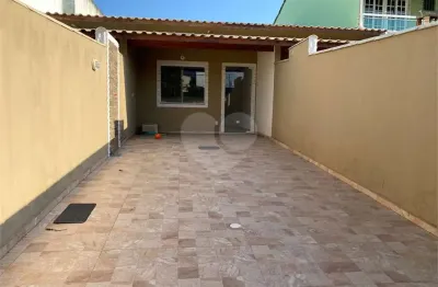 Casa em condomínio fechado com 2 quartos à venda na Das Gralhas, Centro, Maricá