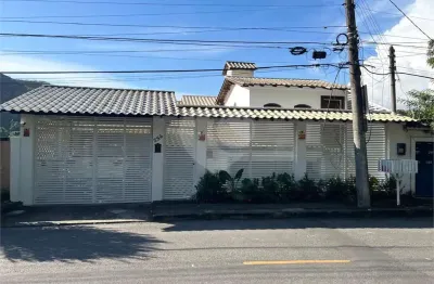 Casa com 3 quartos à venda na Rua Mário Joaquim Santana, São Francisco, Niterói