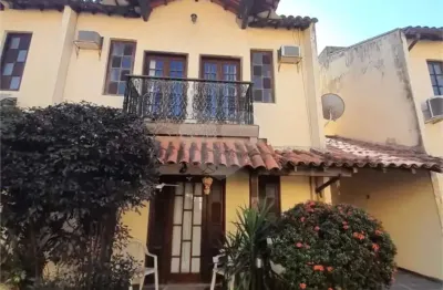 Casa em condomínio fechado com 3 quartos à venda na Rua Altamir Lima Souza de Jesus, 237, Itaipu, Niterói