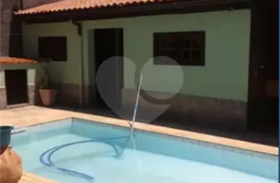 Casa com 5 quartos à venda na Rua Timbiras, São Francisco, Niterói