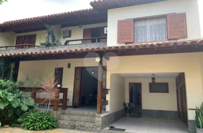 Casa com 4 quartos à venda na Rua das Tulipas, Itacoatiara, Niterói
