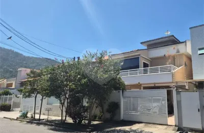 Casa com 4 quartos à venda no São Francisco, Niterói 