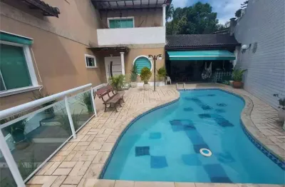 Terreno em condomínio fechado à venda na Rua Portugal, 321, Maria Paula, Niterói