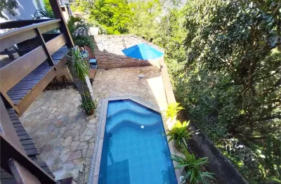 Terreno em condomínio fechado à venda em Itaipu, Niterói 