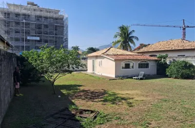 Terreno à venda na Avenida Professor Florestan Fernandes, 671, Camboinhas, Niterói