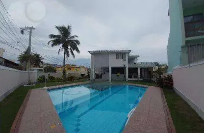Casa de alto padrão em Camboinhas com 5 dorm próximo a praia.s