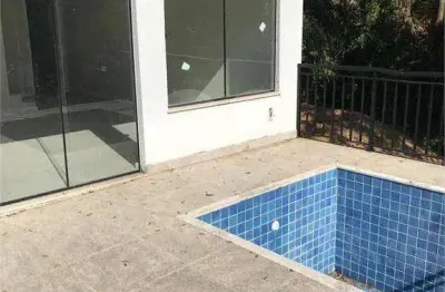 Casa triplex, primeira locação, em local silencioso e tranquilo, cercada por muito verde,128m², R$ 560.000 - Itaipu - Niterói/RJ