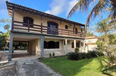 Linda casa, 3 quartos, sendo 1 suíte com closet, piscina, 370m², à venda em Itaocaia Valey - Maricá