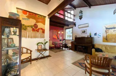 Casa com 4 dormitórios à venda, 231 m² por R$ 930.000,00 - Vila Progresso - Niterói/RJ