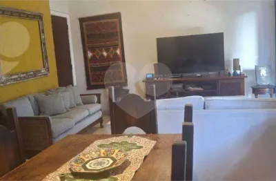 Apartamento situado no coração do Jardim Icaraí, na Rua Lopes Trovão