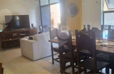 Apartamento situado no coração do Jardim Icaraí, na Rua Lopes Trovão