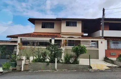 Casa com 3 quartos à venda na Rua Simplício José Corrêa, 92, Itaipu, Niterói