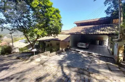 Casa em Condomínio à venda com 4 quartos em Itaipu, Niterói - RJ