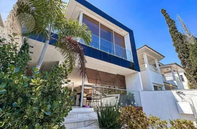 ? Casa espetacular em Camboinhas — onde luxo e conforto se encontram! ?