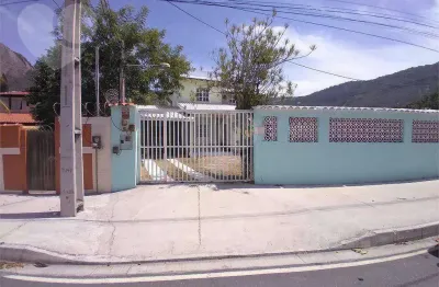 Casa com 4 dormitórios à venda, 280 m² por R$ 880.000,00 - Recanto de Itaipuaçu - Maricá/RJ