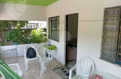 Casa com 2 dormitórios à venda, 80 m² por R$ 320.000,00 - Amendoeira - São Gonçalo/RJ