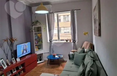 Apartamento com 2 dormitórios à venda, 55 m² por R$ 670.000 - Icaraí - Niterói--Apartamento reformado na quadra da praia de Icaraí  e de frente .