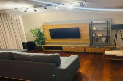 Apartamento de 3 quartos, 1 suite, 4 banheiros, com varandão. 1 vaga de garagem.