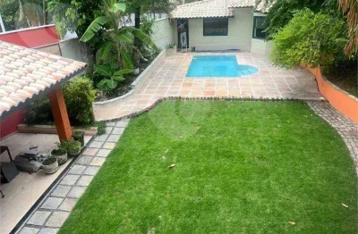 Excelente Residência em Condomínio de Alto Padrão, Ubá Terra Nova.