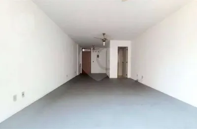 Sala comercial com 1 sala à venda na Avenida Ernani do Amaral Peixoto, 500, Centro, Niterói