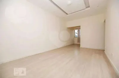 Amplo apartamento 120 m², reformado, frente Mar em São Francisco, vista livre e perene.