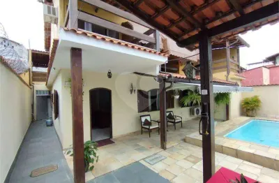 Casa com 4 dormitórios à venda, 180 m² por R$ 750.000 - Colubande - São Gonçalo/RJ