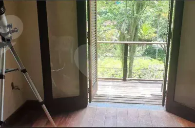 Maravilhosa Residencia 4 quartos em Serra Grande Niteroi, projeto de comodos amplos, integracao total com a natureza.