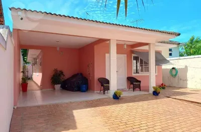 Casa com 3 dormitórios à venda, 160 m² por R$ 1.300.000,00 - Itaipu - Niterói/RJ