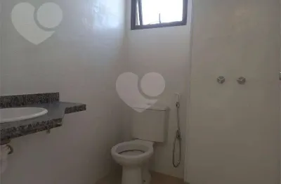 Excelente apartamento totalmente reformado em condomínio fechado completíssimo - Pronto para morar, sol da manhã.