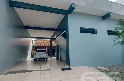 Casa com 2 quartos à venda na Rua Benício Felipe da Silva, 60, Adhemar Garcia, Joinville