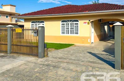 Casa com 3 quartos à venda na Rua Papa João XXIII, 41, Iririú, Joinville