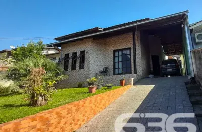 Casa com 3 quartos à venda na Avenida Paulo Schroeder, 50, Petrópolis, Joinville