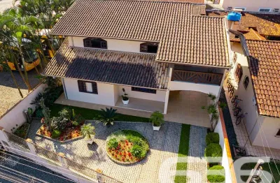 Casa com 4 quartos à venda na Rua Santa Catarina, 95, Santa Catarina, Joinville