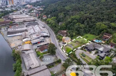 Terreno à venda na Rua Albano Schmidt, 711, Boa Vista, Joinville