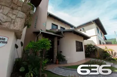 Casa com 4 quartos à venda na Rua Papa João XXIII, 763, Iririú, Joinville