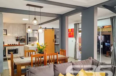 Casa com 4 quartos à venda na Rua Fátima, Jarivatuba, Joinville