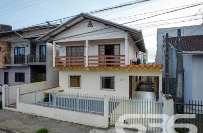 Casa com 6 quartos à venda na Albano Schimdt, 222, Boa Vista, Joinville
