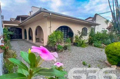 Casa com 3 quartos à venda na Rua Valença, 305, Guanabara, Joinville