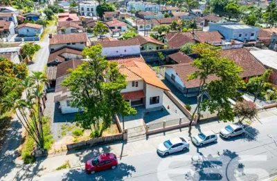 Casa com 4 quartos à venda na Avenida Paulo Schroeder, 2175, Petrópolis, Joinville
