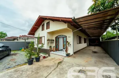 Casa com 3 quartos à venda na Rua dos Mecânicos, 284, Paranaguamirim, Joinville