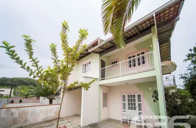 Casa com 3 quartos à venda na Rua Almirante Jaceguay, 10, Santo Antônio, Joinville