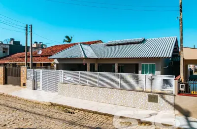 Casa com 3 quartos à venda na Rua Paulista 2, 689, Itacolomi, Balneário Piçarras