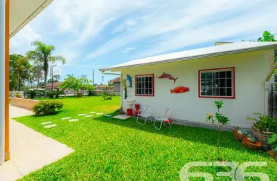 Casa com 3 quartos à venda na Perequê, 217, Pinheiros, Balneário Barra do Sul